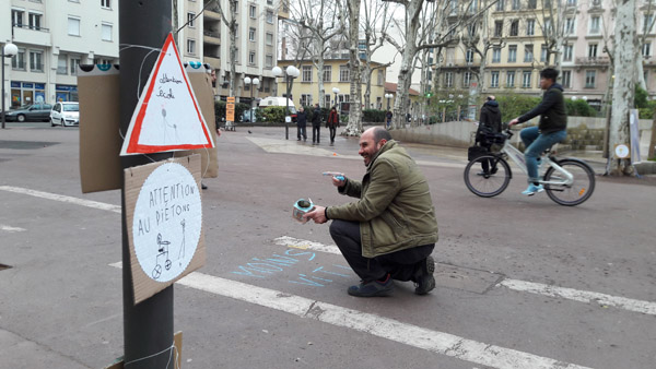 Attention piétons ! Les photos de l’opération de sensibilisation place Guichard